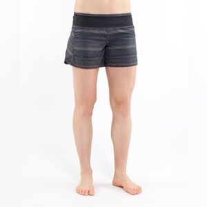Lululemon Turbo Run Short
Coal Elevation Stripe / Deep Coal